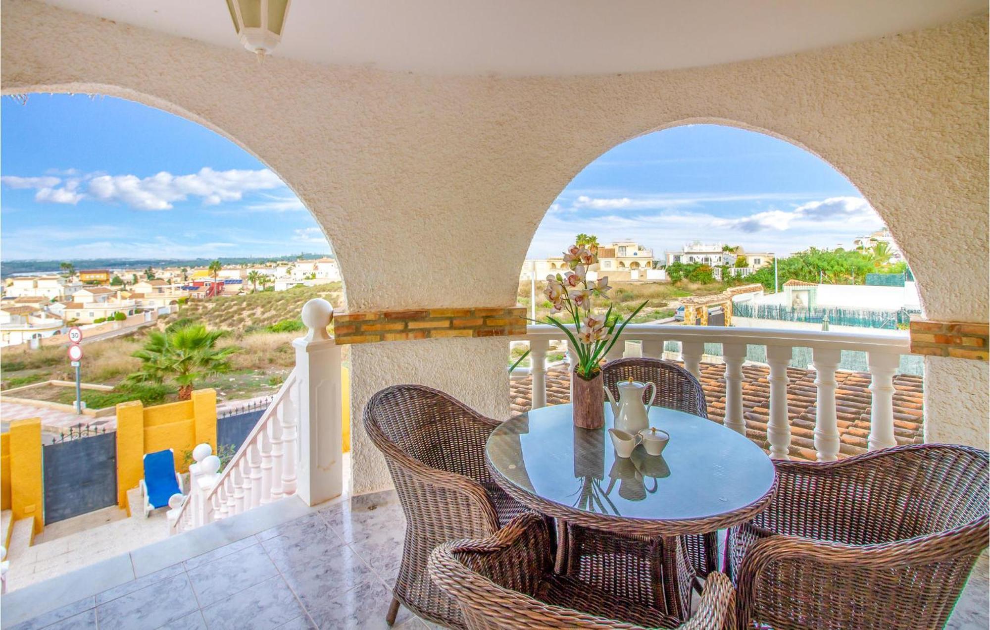 Beautiful Home In Gran Alacant With Kitchen Санта-Пола Екстер'єр фото